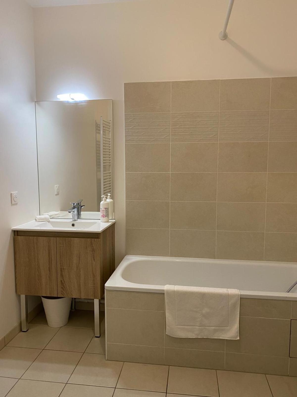 Spacieux Appart Terrasse Metro Hopital 4Pers Wifi Villejuif Luaran gambar